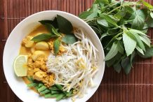 Fish Curry with Rice Vermicelli (Khanom Jeen Nam Ya)