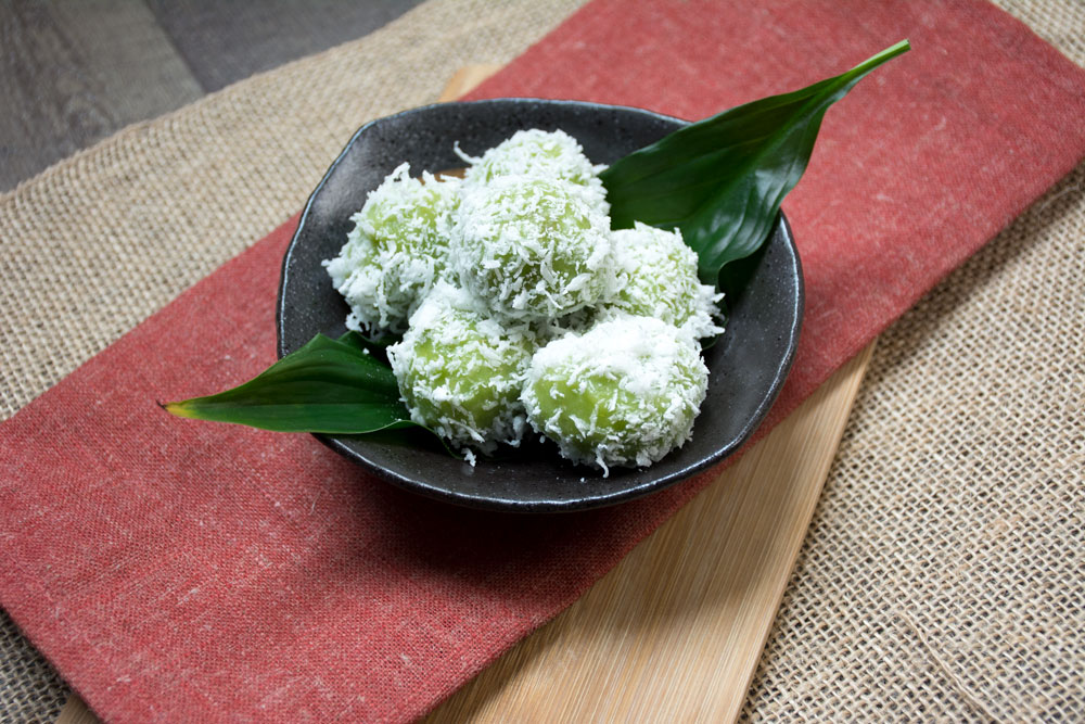 Pandan Glutinous Rice Balls with Palm Sugar (Onde-Onde) | Asian Inspirations