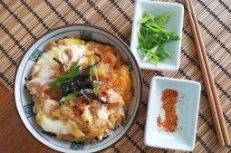 Japanese Chicken & Egg Rice Bowls (Oyakodon)