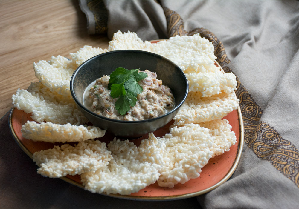 Rice Crackers with Minced Chicken Dip (Khaw Tang Na Tang) Asian