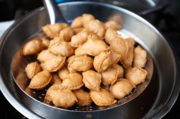 Mini Peanut Puffs (Kok Chai)