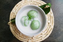 Glutinous Rice Balls in Coconut Milk (Kuih Badak Berendam)