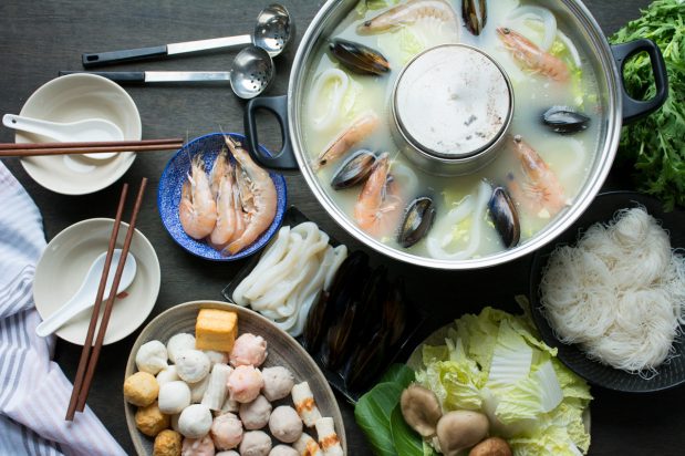 Vietnamese Seafood Hot Pot (Lau Do Bien)