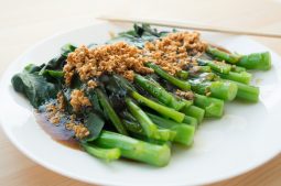 Blanched Chinese Brocolli in Oyster Sauce (Blanched Kai Lan In Oyster Sauce)