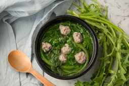 Chrysanthemum Garland Soup (Canh Tan O)