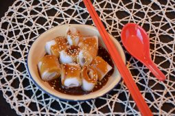 Steamed Rice Rolls with Sweet Sauce