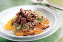 Stir Fried Beef and Peach with Black Pepper Sauce