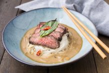 Pan-fried Beef Steak with Thai-style Noodles