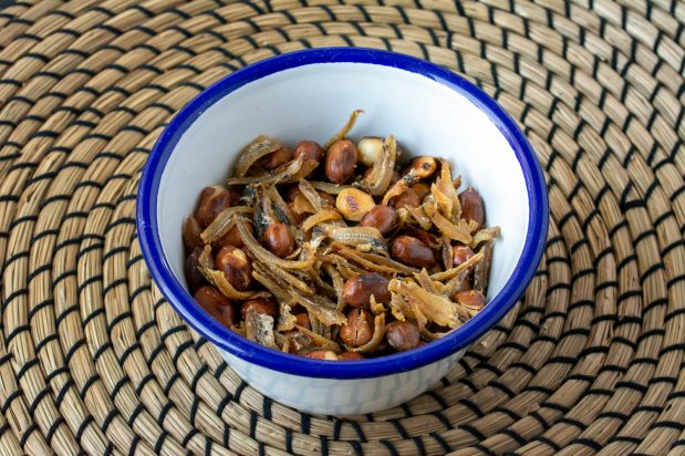 Fried Anchovies and Peanuts (Ikan Bilis Kacang)