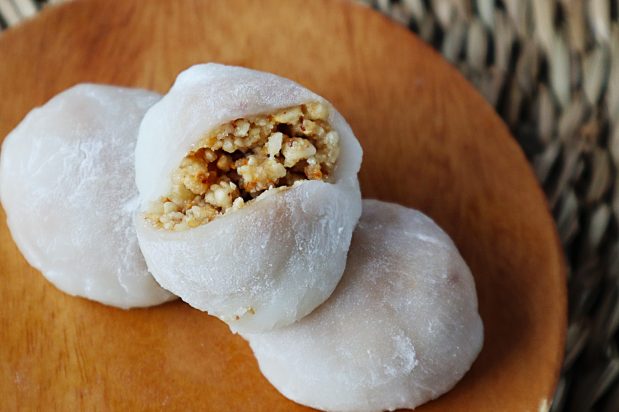 Peanut Glutinous Rice Ball (Loh Mai Chee) | Asian Inspirations
