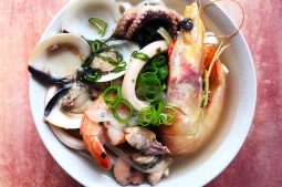 Korean Seafood Noodle Soup (Kalgaksu)