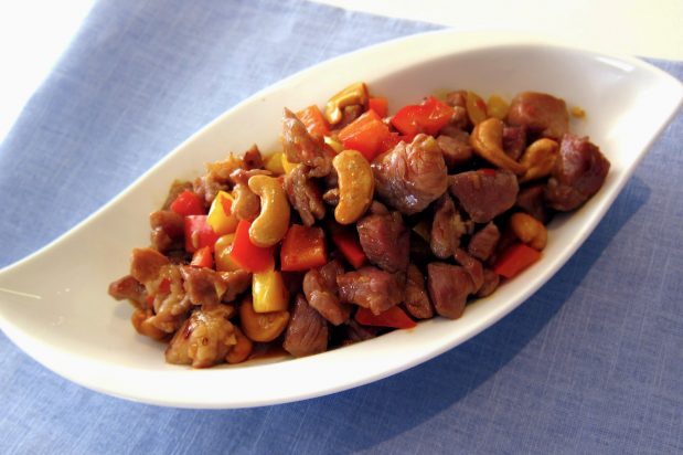 Spicy Stir-Fried Pork Dices with Cashew Nuts