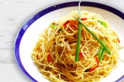Stir Fried Shredded Pork with Egg Noodles