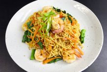 Singapore Fried Noodle with Prawns (Mee Goreng Udang)
