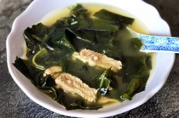 Korean Seaweed Soup (Miyeok Guk)