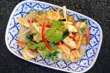 Thai Stir Fried Curry Prawns (Goong Pad Pong Karee)