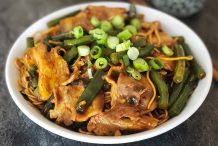 Braised Noodles with Long Beans and Pork (Dou Jiao Men Mian)