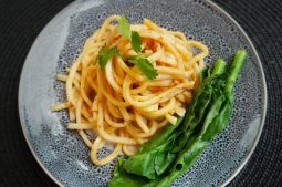 Noodles with Spicy Shallot Sauce