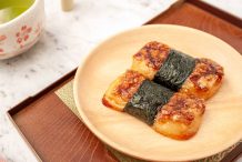 Grilled Mochi in Soy Sauce (Isobeyaki Mochi)