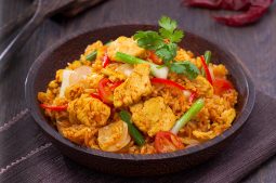 Yellow Curry Fried Rice with Chicken
(Kao Pad Gaeng Garee Gai)