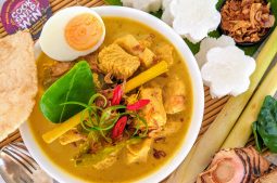 Opor Ayam Kuning (Pressure Cooker Javanese Coconut Chicken Curry)