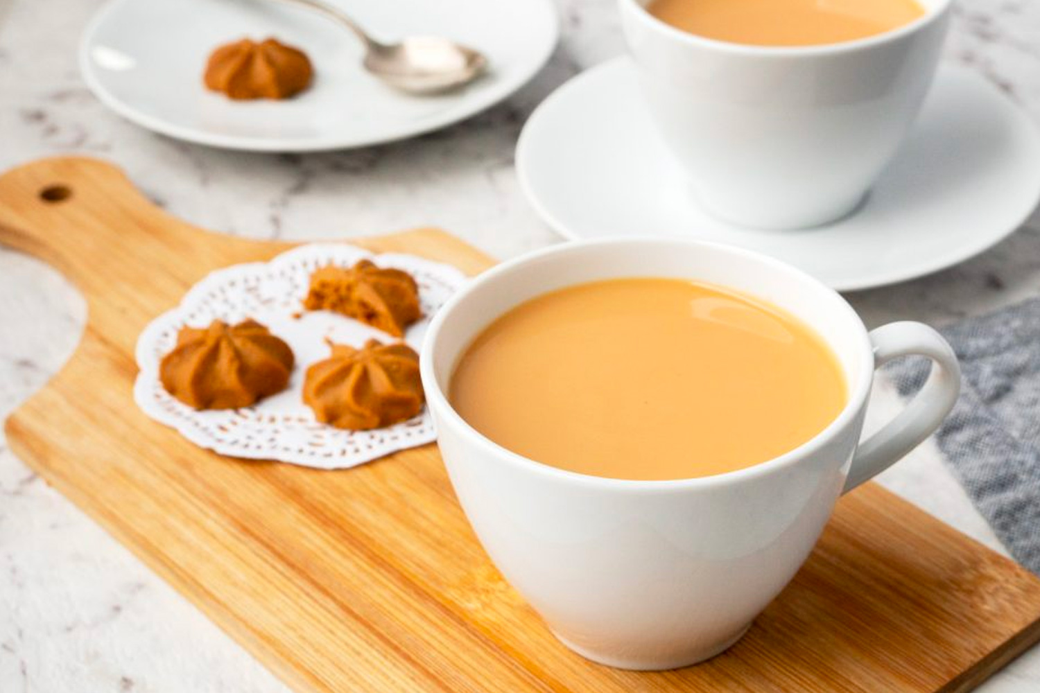 https://asianinspirations.com.au/wp-content/uploads/2021/07/20210726-9-Uniquely-Asian-Ways-to-Enjoy-Tea_01-Hong-Kong-Milk-Tea.jpg