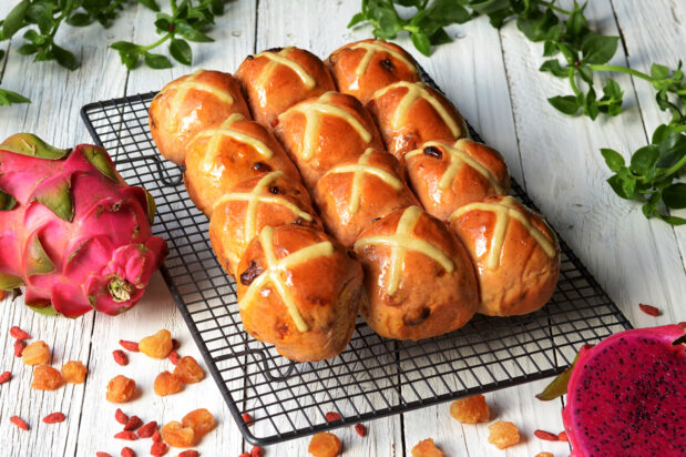 Japanese Style Hot Cross Buns with Dragon Fruit, Dried Longan and Wolfberries | Tangzhong Method