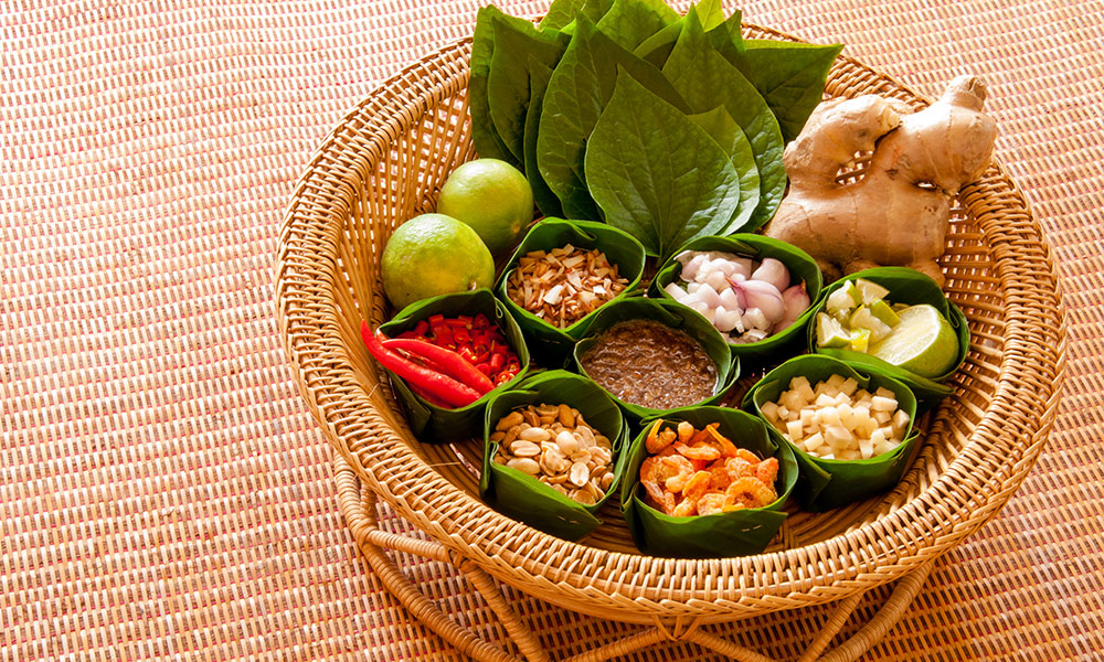 The Goodness of Miang Kham: Eating