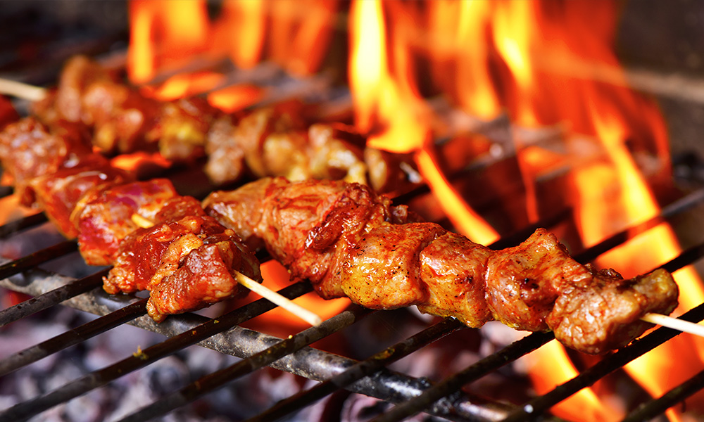 The-Secret-to-Authentic-Satay-Skewers_04-Fan-your-flame