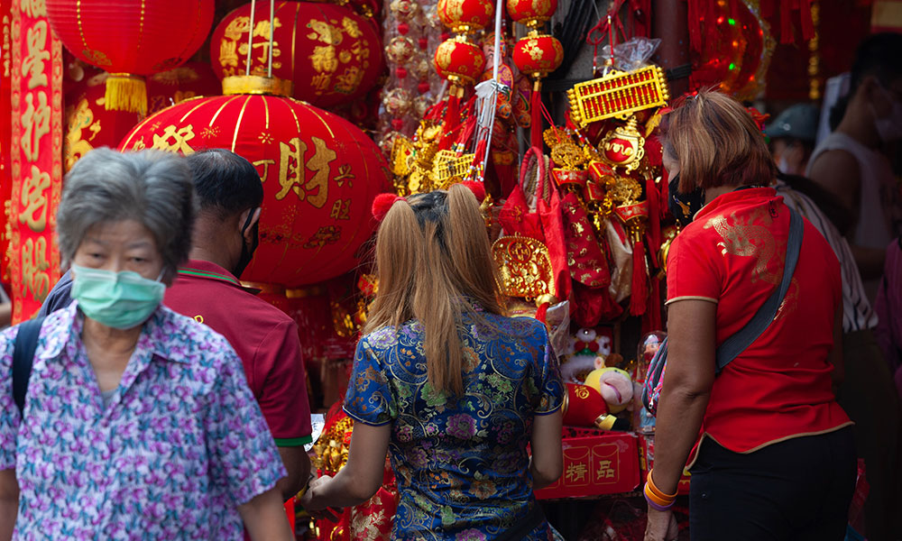 How Thailand Celebrates the Lunar New Year: Shopping
