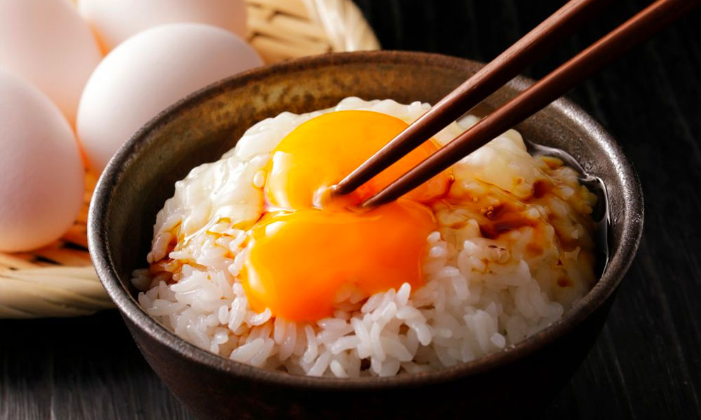 6 Easy Ways to Tastify Your Rice: Top with egg