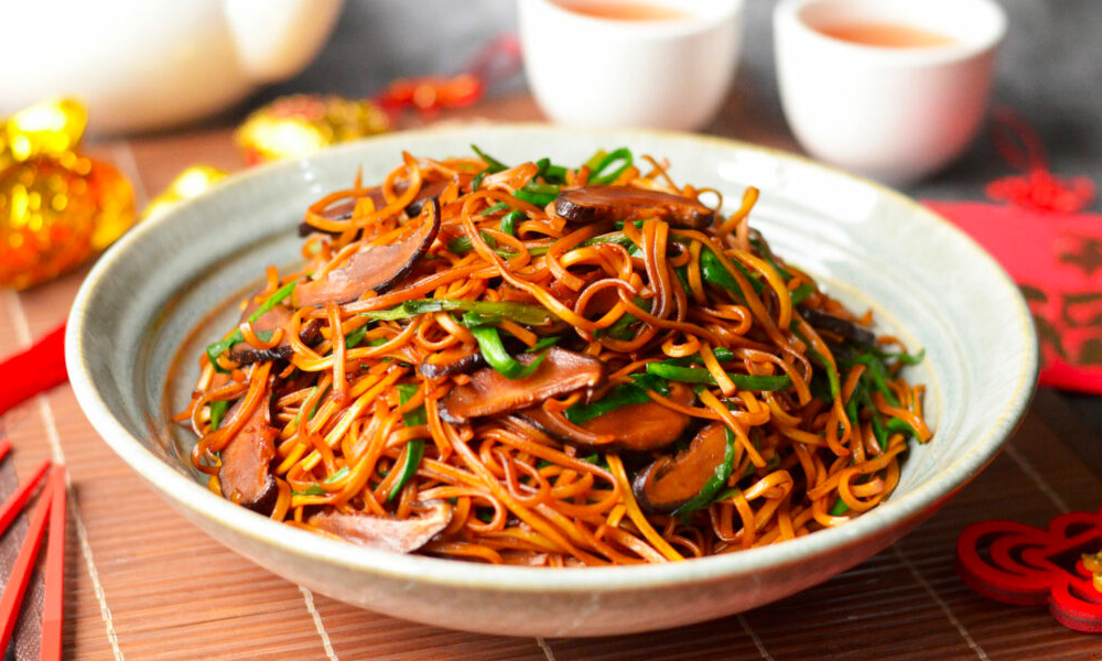 Quick and Easy Asian Noodles: Chinese Yi Mien
