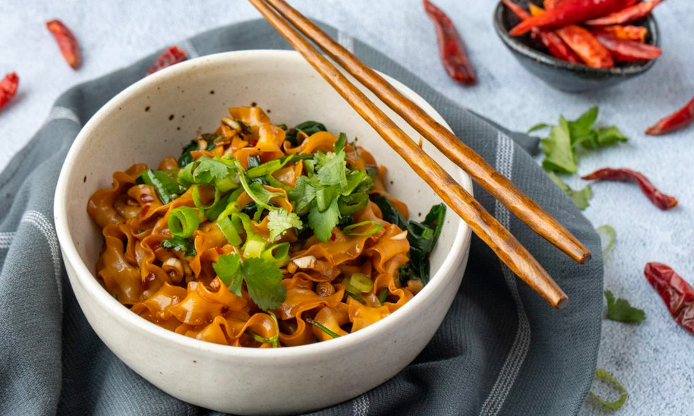 12 Asian Noodle Specials for Fast & Delish Meals: Hot Oil Noodles