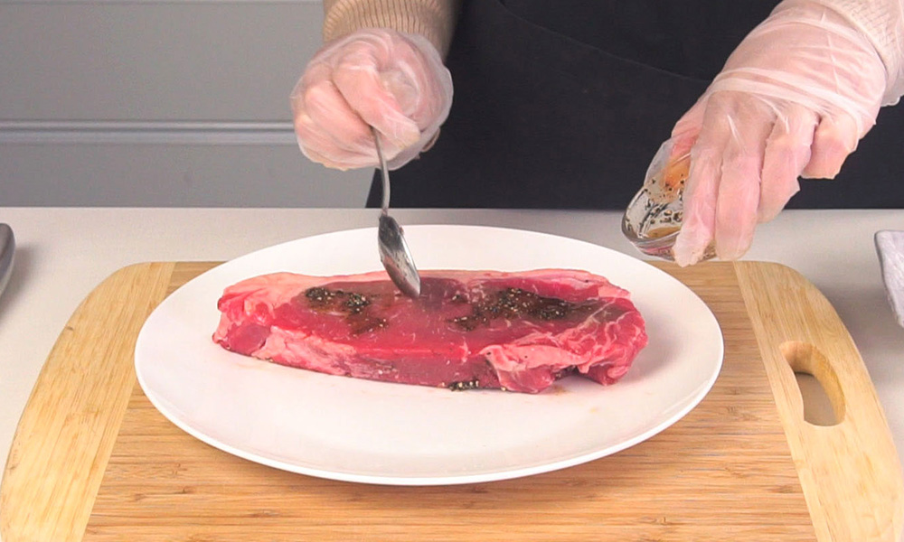 Marinate steak with fish sauce and pepper
