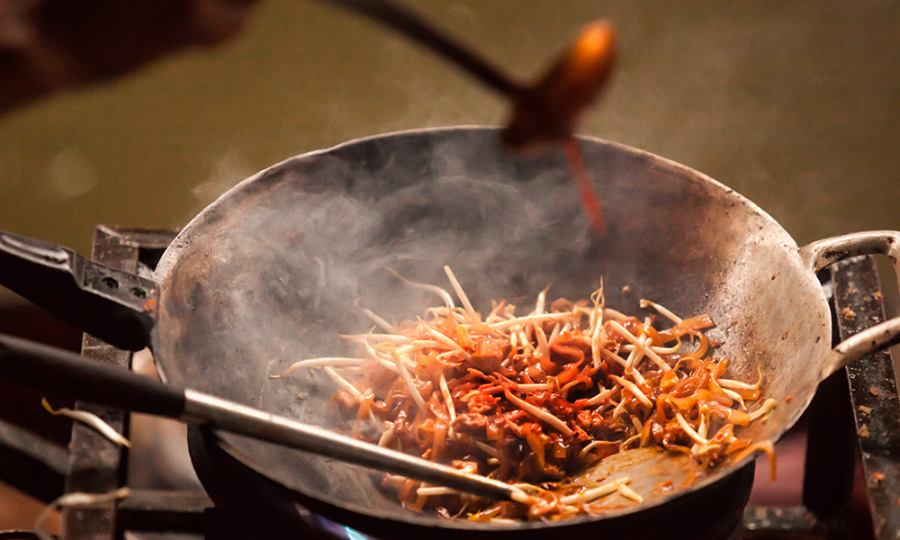 what oil to season wok