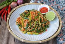 Balinese Coconut Vegetable Salad (Sayur Urab)