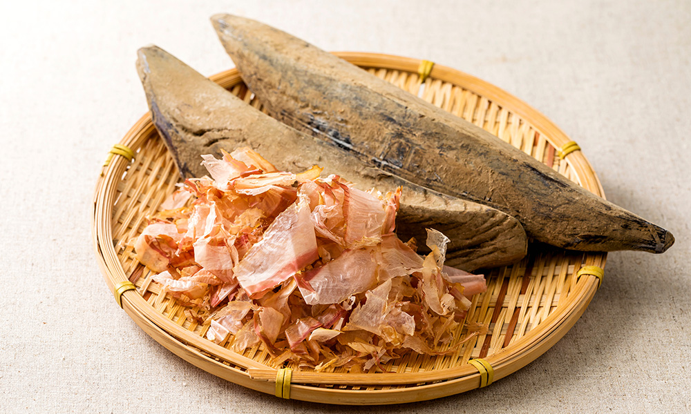 Dashi-A-Basic-Ingredient-to-Japanese-Umami_03-Bonito-Flakes