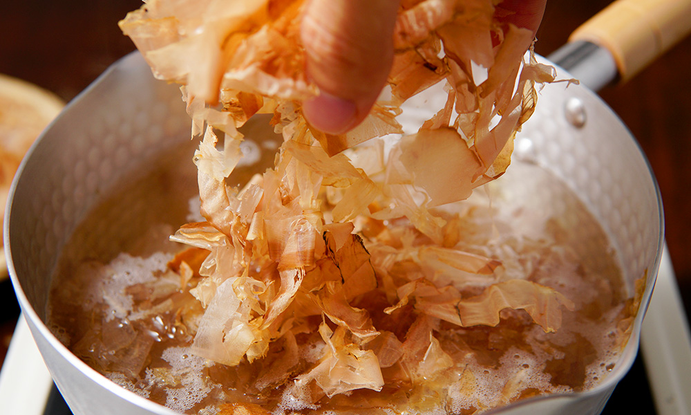 Dashi-A-Basic-Ingredient-to-Japanese-Umami_06-Katsuo-Dashi