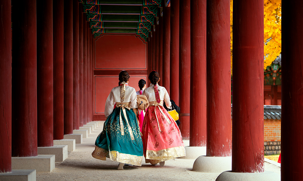 Girls wearing Korean traditional wear Hanbok