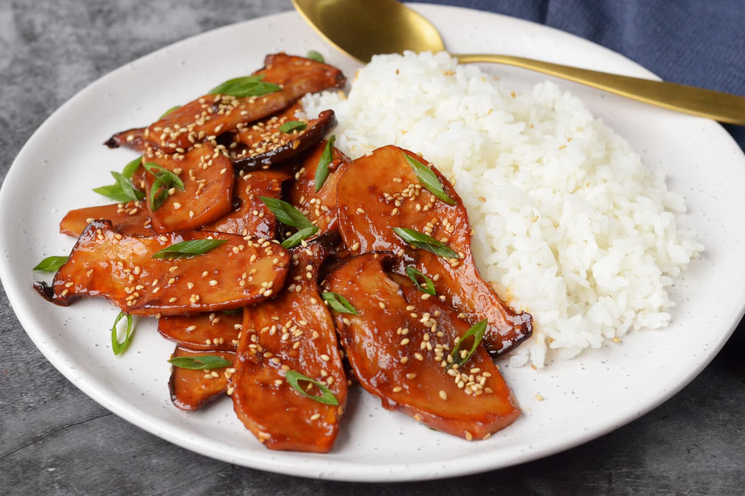 Kimning gozal mushuki bor? Kimning gozal mushuki bor?