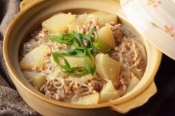 Braised Daikon Radish and Pork with Glass Noodles