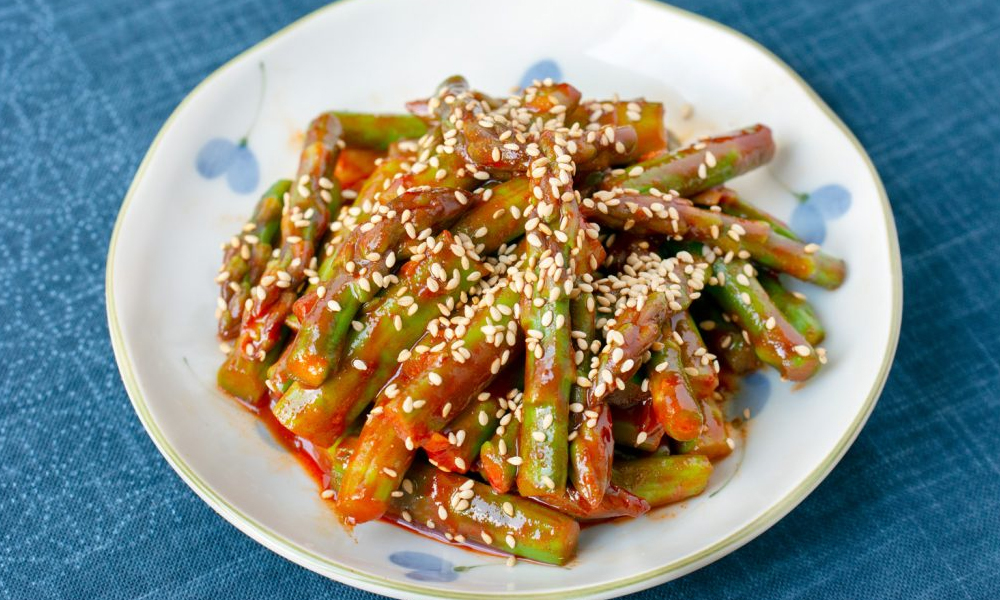 Asparagus with Gochujang Sauce