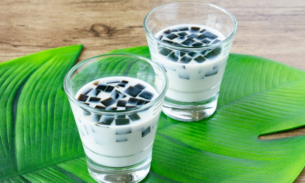Malaysian soy milk with grass jelly
