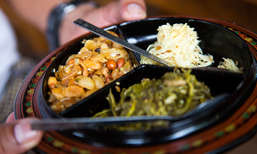 Myanmar eat with hands