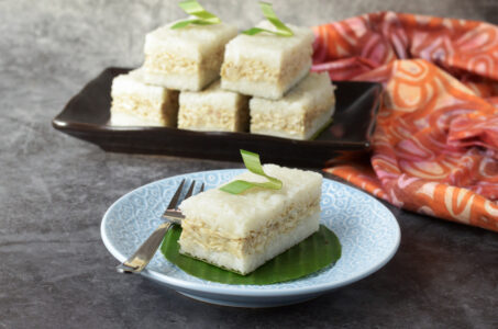 Lemper Ayam (Sticky Rice with Chicken Floss)