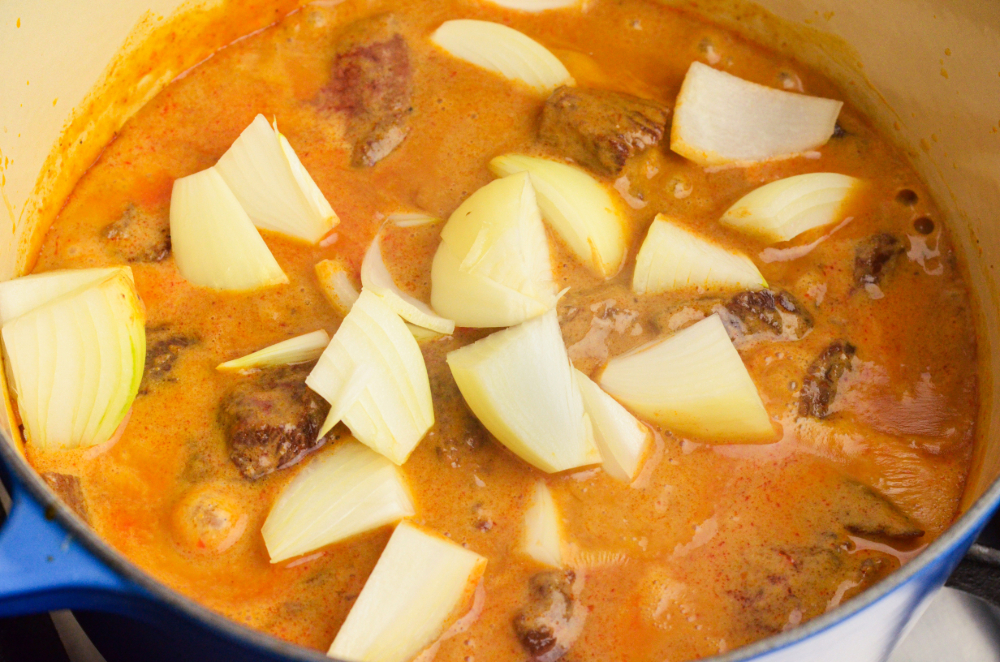 Thai Massaman Curry Pulled Beef Rice Crackers Thai Massaman Curry Pulled Beef Rice Crackers