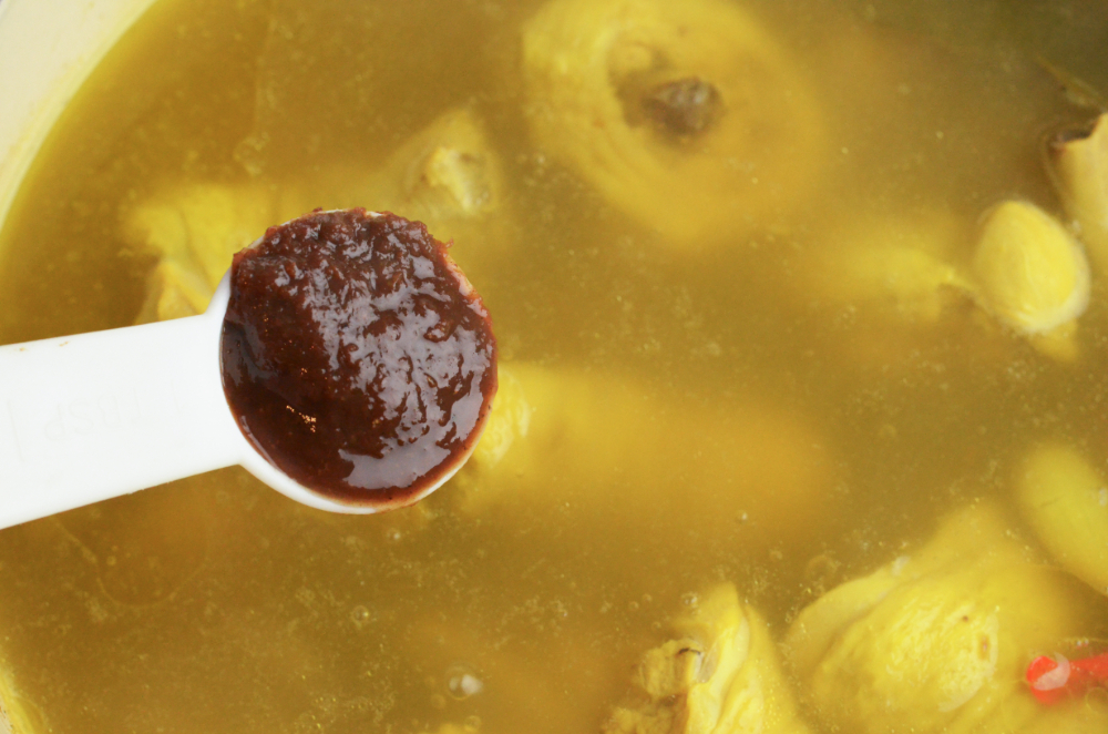 Southern Thai Turmeric Chicken Soup (Gai Tom Kamin)