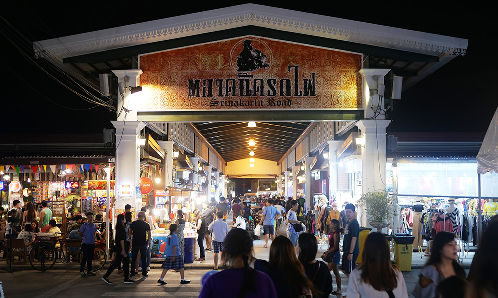 The Lively Buzz &amp; Amazing Flavours of Thai Night Markets