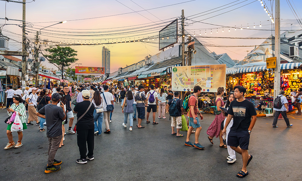 The Lively Buzz &amp; Amazing Flavours of Thai Night Markets