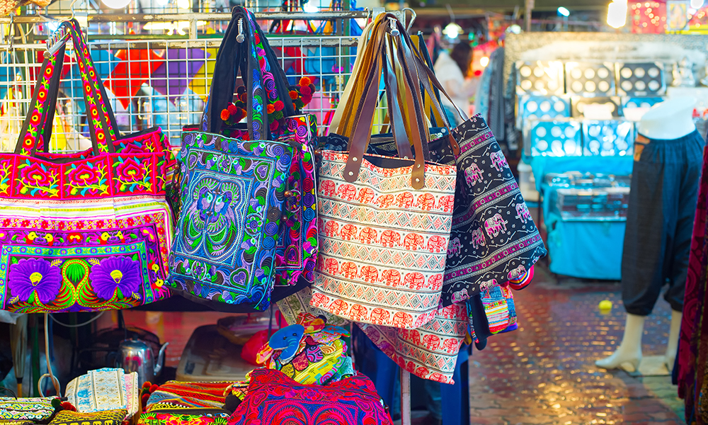 The Lively Buzz &amp; Amazing Flavours of Thai Night Markets